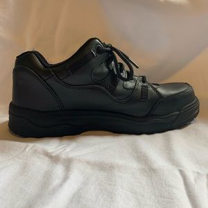 Steel toe work shoes
